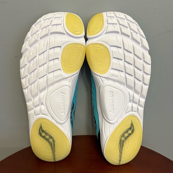 SAUCONY HATTORI Minimalist Running Shoes, size W9.5 (fits like 8.5/9) - Picture 5 of 6